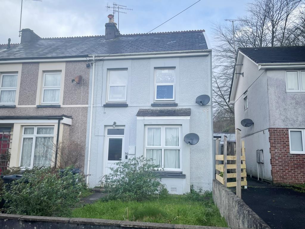 Lot: 74 - FREEHOLD INVESTMENT - Front fa?ade of property